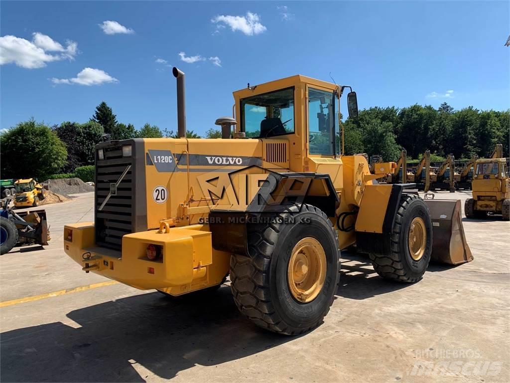 Volvo L 120 C Naudoti ratiniai krautuvai