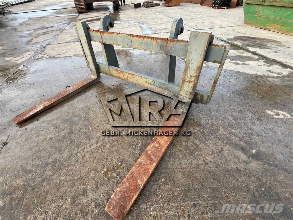 Volvo SW / L90 Šakės