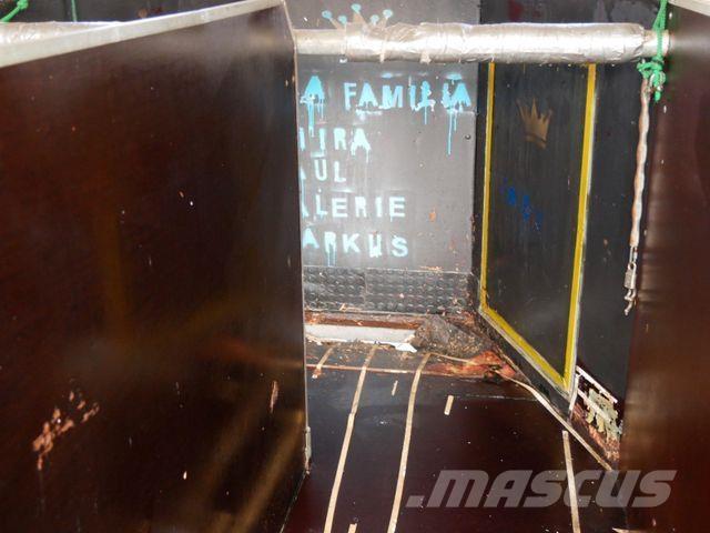  2 Pferde Gyvulių pervežimo priekabos