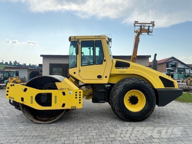 Bobcat 213 DH-4 Kiti volai