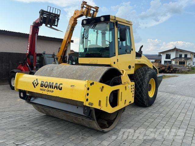 Bobcat 213 DH-4 Kiti volai