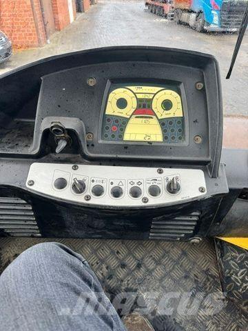 Bomag BW213DH-4 Kiti volai