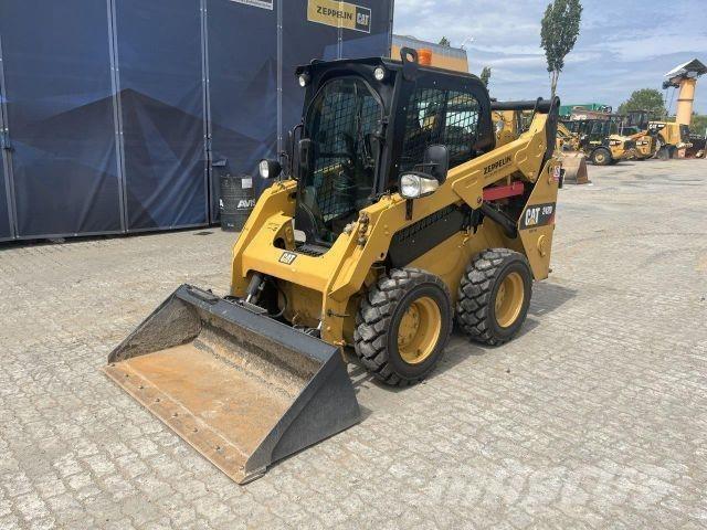 CAT 242D Statyba - Kita