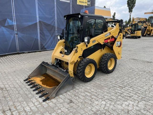 CAT 242D3 Statyba - Kita