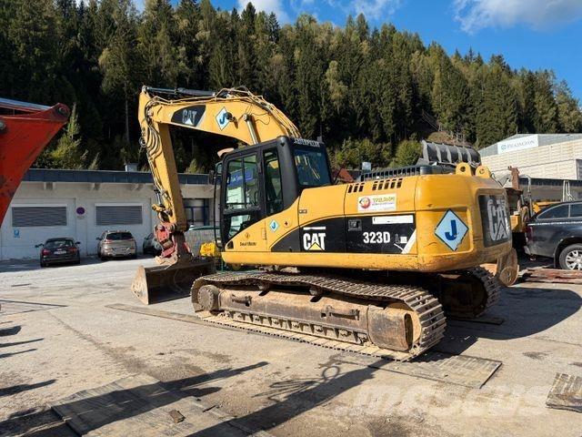 CAT 323D Vikšriniai ekskavatoriai