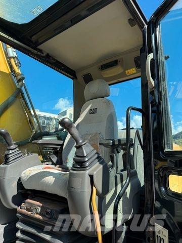 CAT 323D Vikšriniai ekskavatoriai