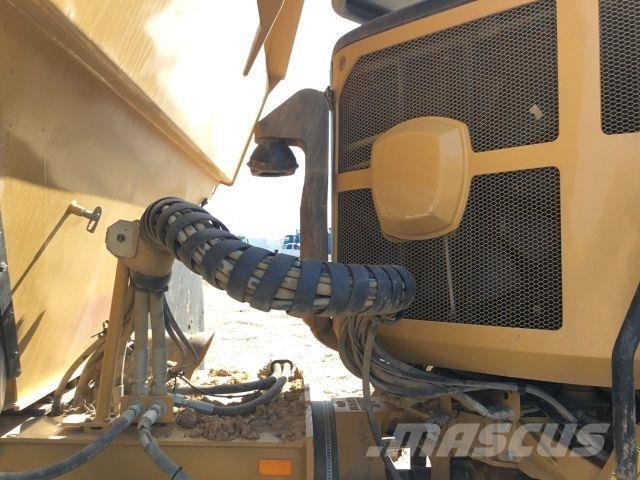 CAT 730 Statyba - Kita