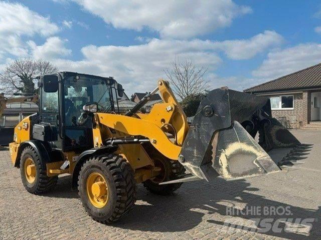 CAT 906 Naudoti ratiniai krautuvai