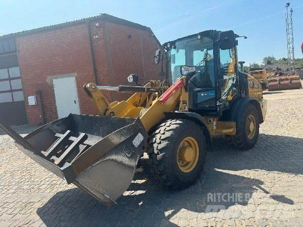 CAT 906 Naudoti ratiniai krautuvai