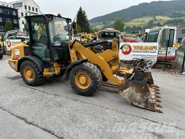 CAT 906H Ratiniai ekskavatoriai