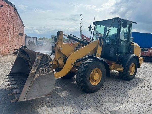 CAT 906M Naudoti ratiniai krautuvai