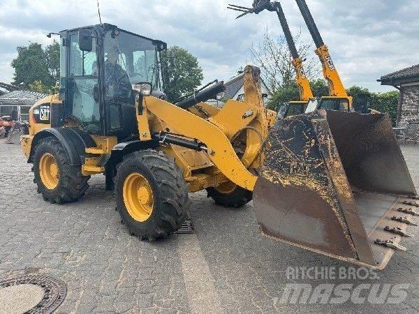 CAT 908 Naudoti ratiniai krautuvai