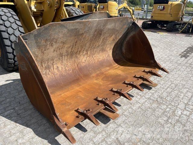 CAT 938M Statyba - Kita