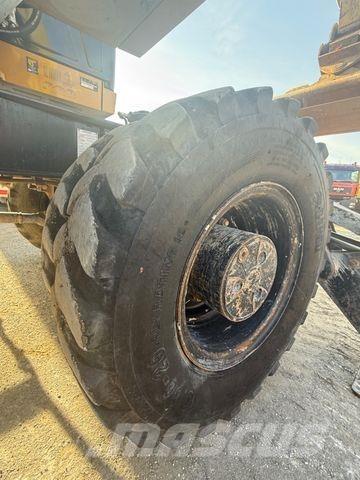 CAT M320 F Ratiniai ekskavatoriai
