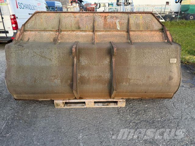  DIV. SCHAUFEL Naudoti ratiniai krautuvai