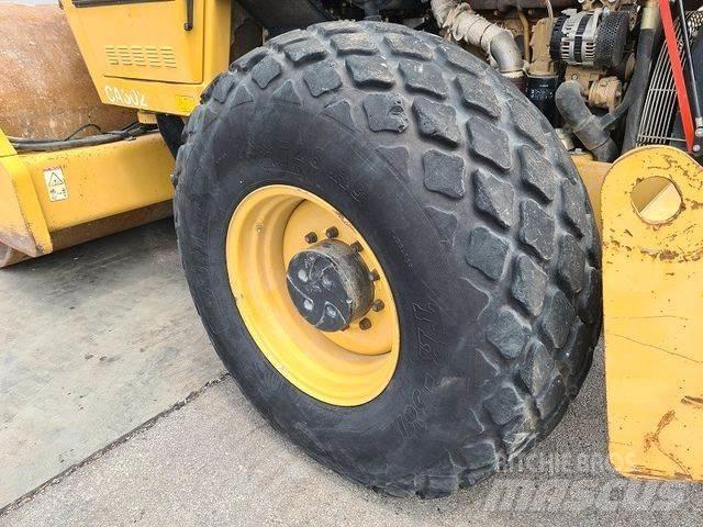 Dynapac CA302D Kiti volai