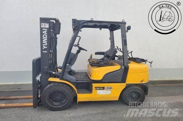 Hyundai 30L-7A LPG (dujiniai) krautuvai
