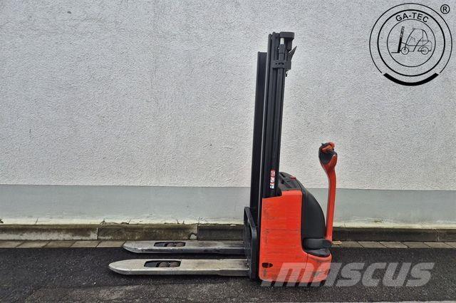 Linde L12 Didelių aukščių keltuvai-krautuvai
