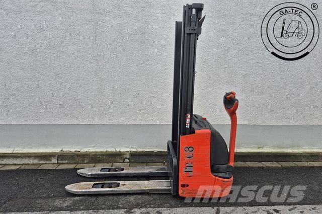 Linde L12 Didelių aukščių keltuvai-krautuvai