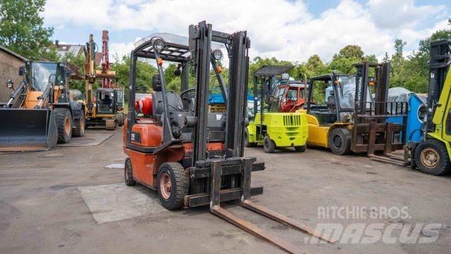 Nissan 18 LPG (dujiniai) krautuvai