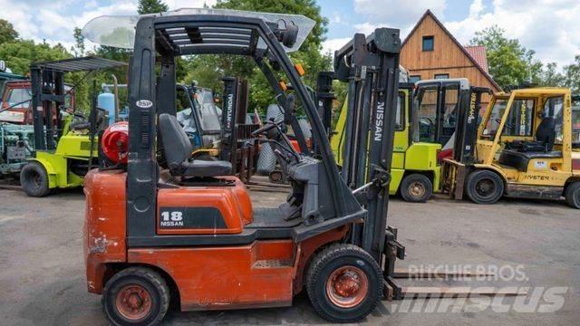 Nissan 18 LPG (dujiniai) krautuvai