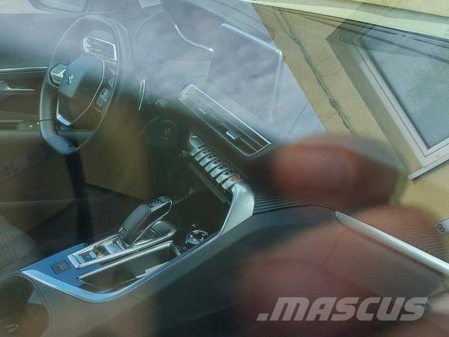 Peugeot 3008 Pikapai / Bortiniai sunkvežimiai