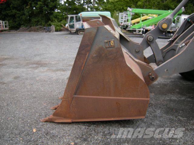 Volvo L 120 E Naudoti ratiniai krautuvai