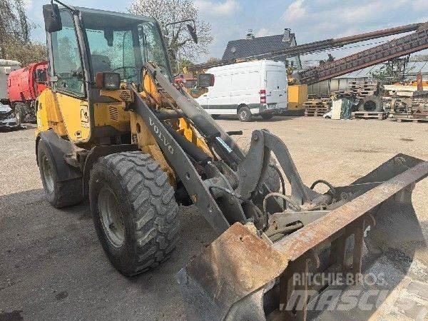 Volvo L25b Naudoti ratiniai krautuvai