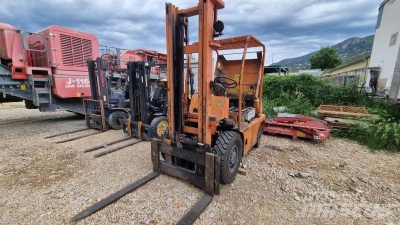 Komatsu FD25T Šakiniai krautuvai - Kita