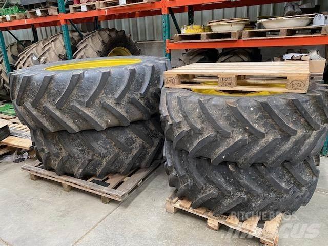 John Deere 7R Padangos, ratai ir ratlankiai