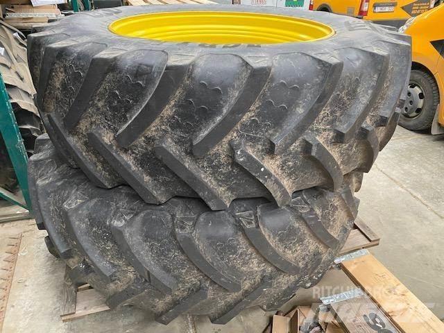 John Deere 7R Padangos, ratai ir ratlankiai