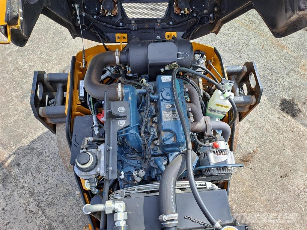 JCB  Kiti volai