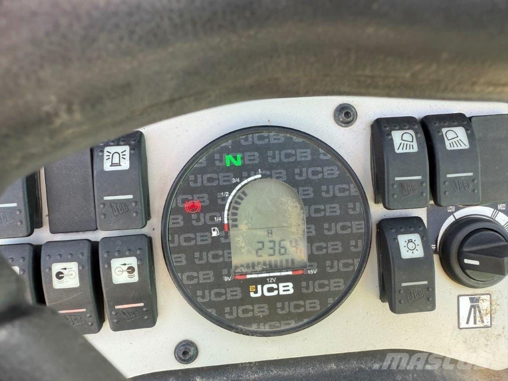 JCB  Kiti volai