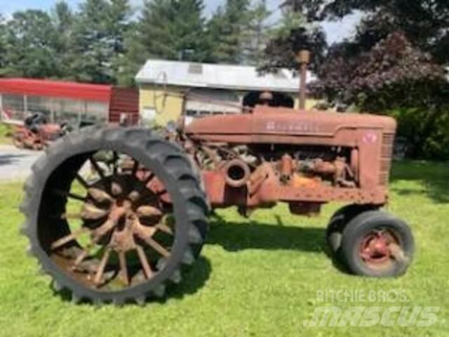 Farmall M Tractor Statyba - Kita