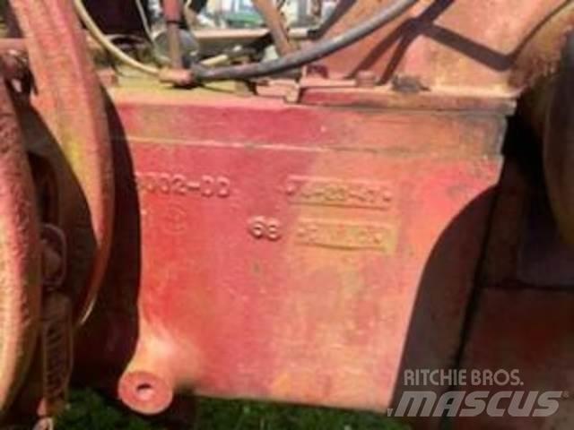 Farmall M Tractor Statyba - Kita