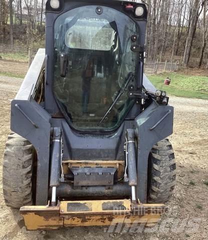 John Deere 318D Statyba - Kita
