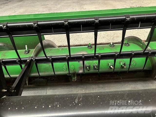 John Deere 635F Statyba - Kita