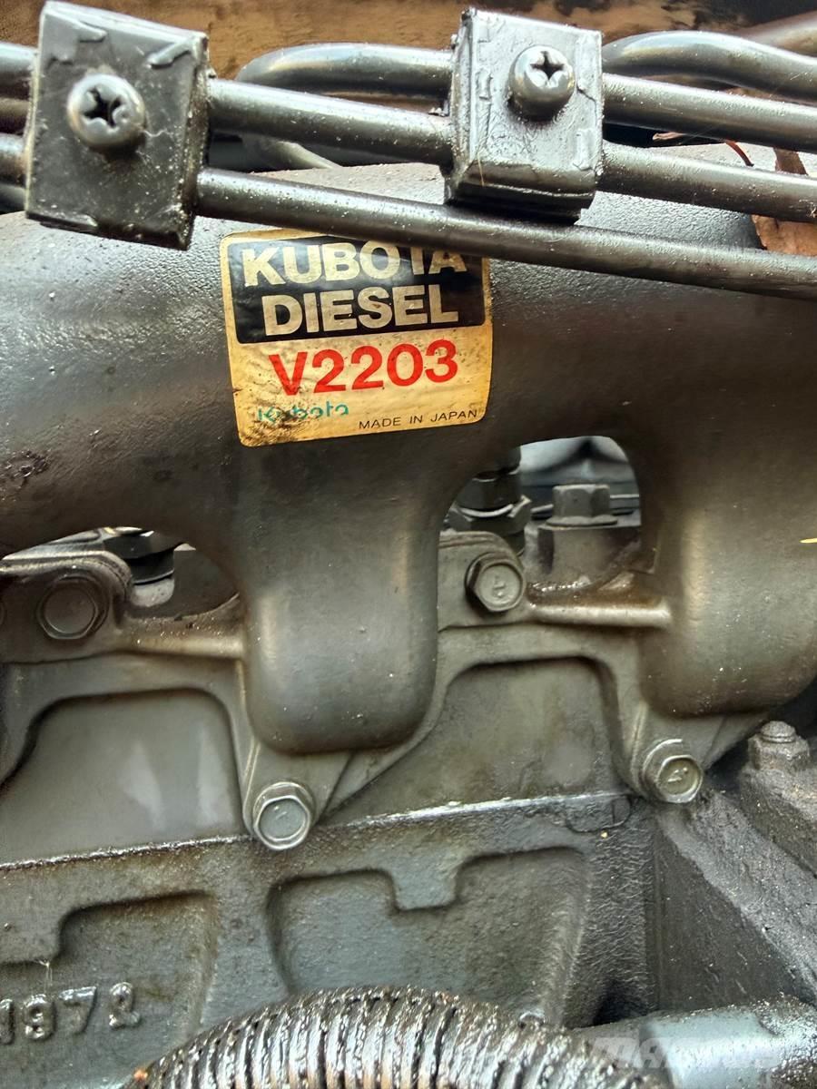 Bobcat 753 Krautuvai su šoniniu pasukimu