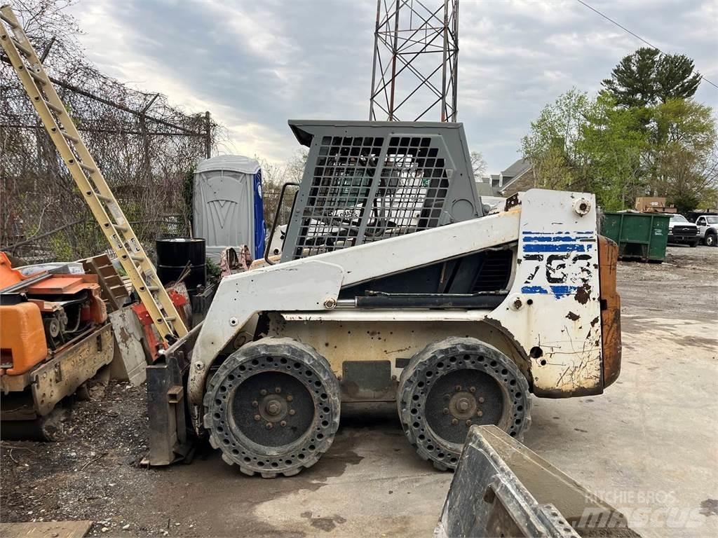 Bobcat 763 Krautuvai su šoniniu pasukimu