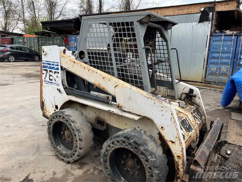 Bobcat 763 Krautuvai su šoniniu pasukimu