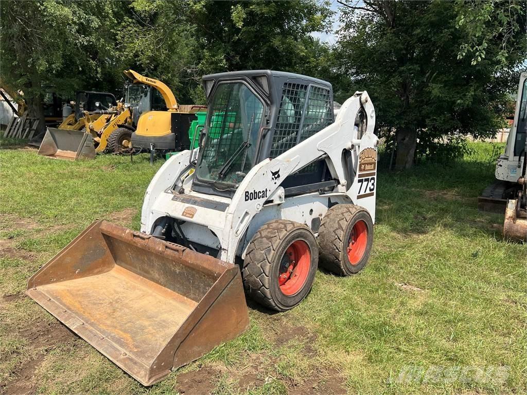 Bobcat 773 Krautuvai su šoniniu pasukimu