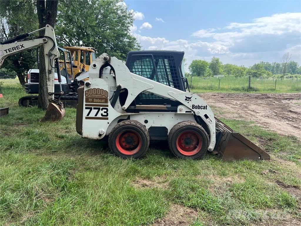 Bobcat 773 Krautuvai su šoniniu pasukimu
