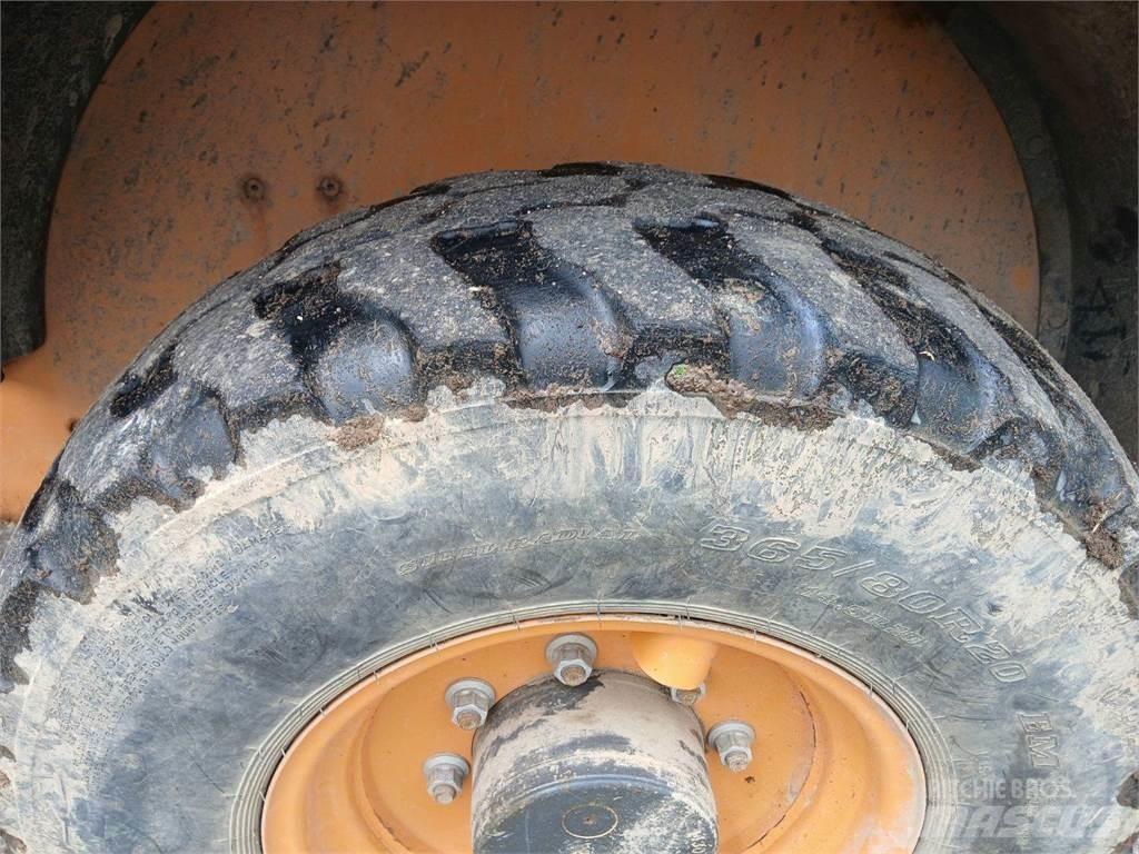 CASE 321F Naudoti ratiniai krautuvai