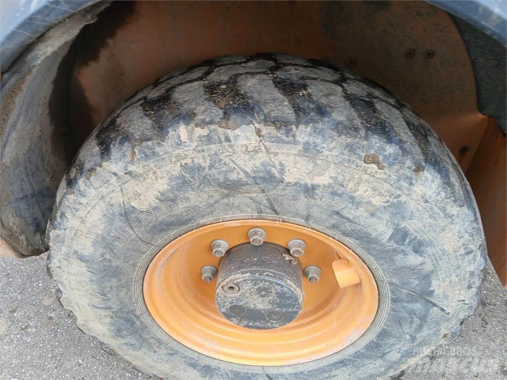 CASE 321F Naudoti ratiniai krautuvai