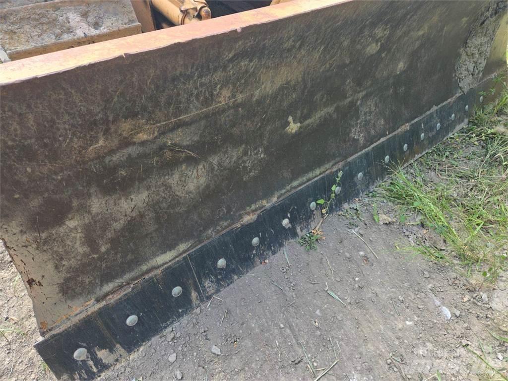 CASE 650L Vikšriniai buldozeriai