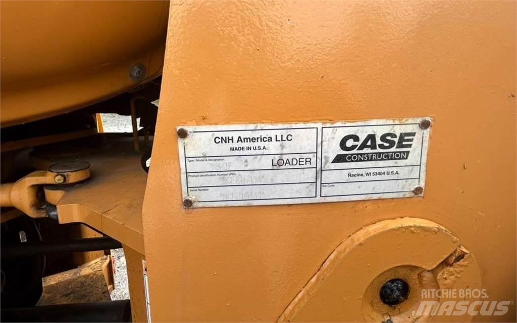 CASE 821F Naudoti ratiniai krautuvai