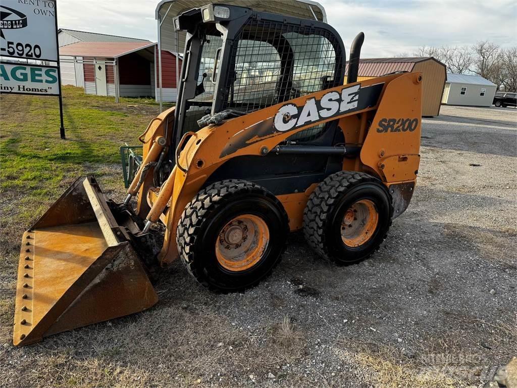 CASE SR250 Krautuvai su šoniniu pasukimu