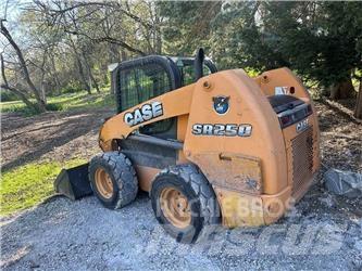 CASE SR250 Krautuvai su šoniniu pasukimu