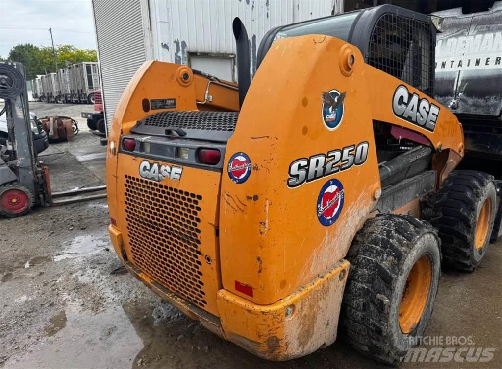 CASE SR250 Krautuvai su šoniniu pasukimu