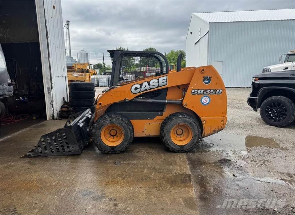 CASE SR270 Krautuvai su šoniniu pasukimu